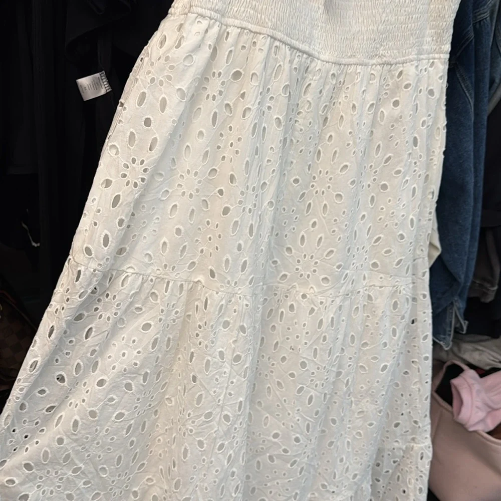 Elegant White Lace Maxi Dress - Picture 12 of 12